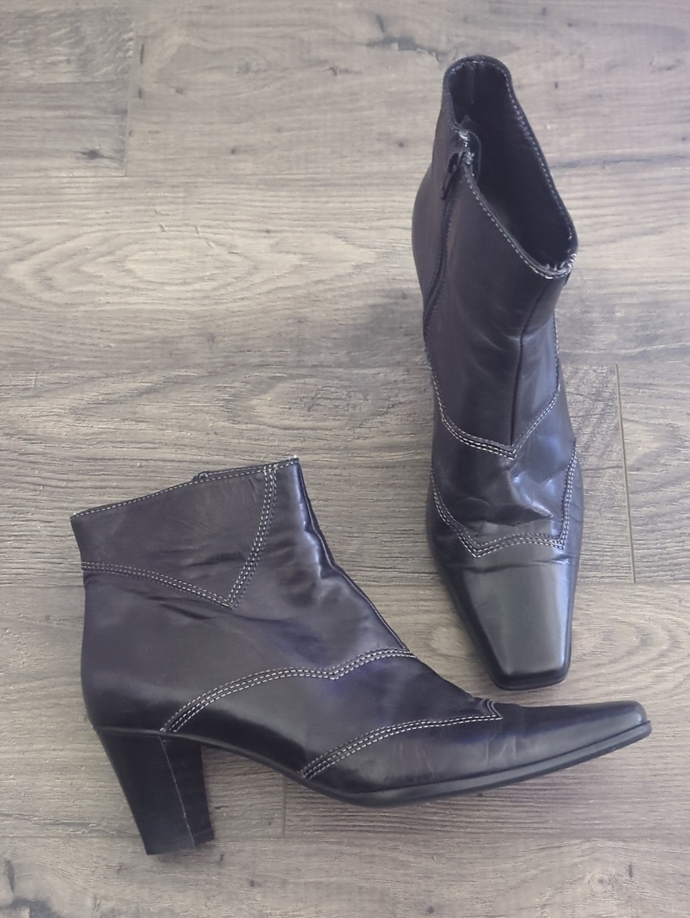 Sesto Meucci Black Leather Square-Toe Ankle Boots